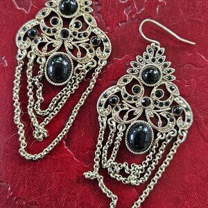 Sleek Elegant Earring with faceted Black Crystal